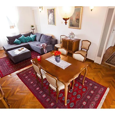 Lux Marmont Terace 2